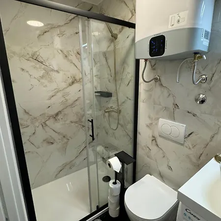 Lila Modern Apartment In Old Town Pula