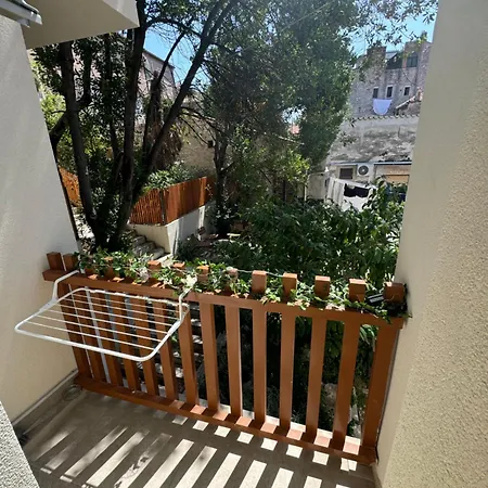 Lila Modern Apartment In Old Town Pula
