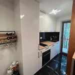 Апартаменты Westate Modern In Old Town - Free Parking *