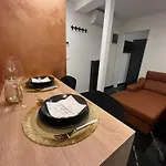Westate Modern In Old Town - Free Parking Пула