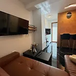 Westate Modern In Old Town - Free Parking Пула