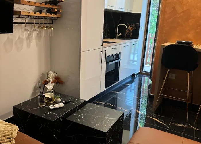 Westate Modern In Old Town - Free Parking Apartment *